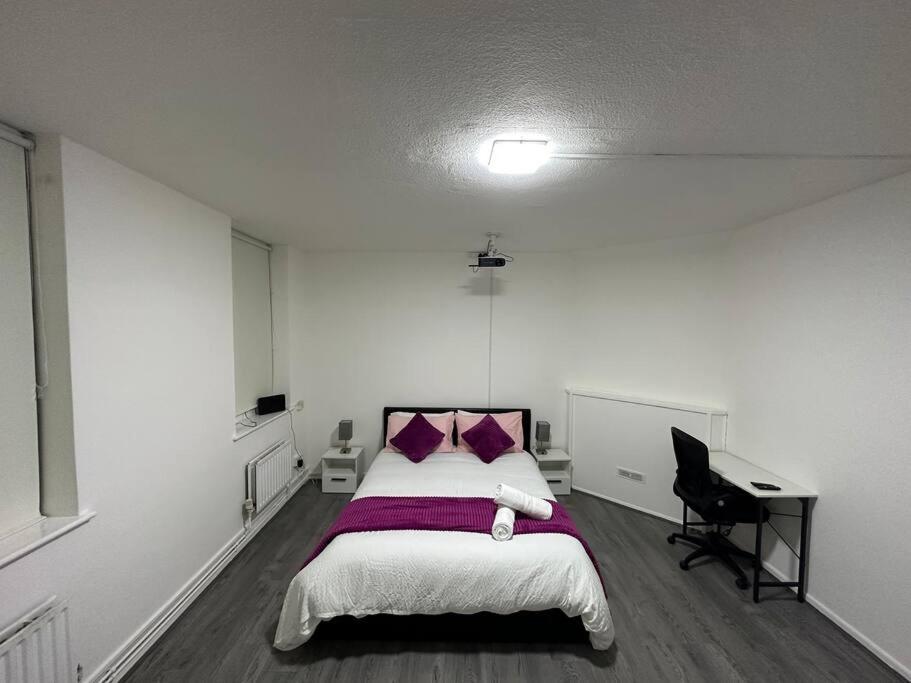 Super Double Bedroom Zone 1 London Exterior photo